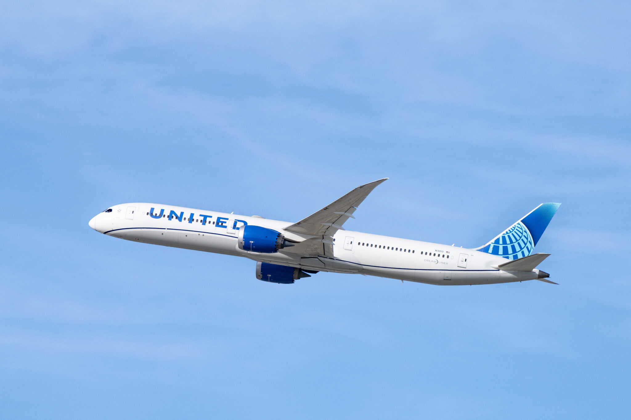 United Airlines becomes first U S - GettyImages 2195177024 2048x1365 