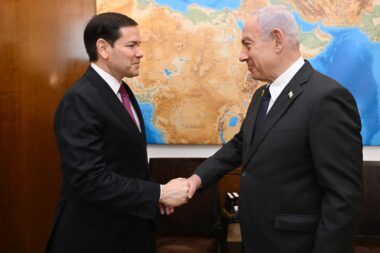 Talabalar ozlarini erkalaydilar